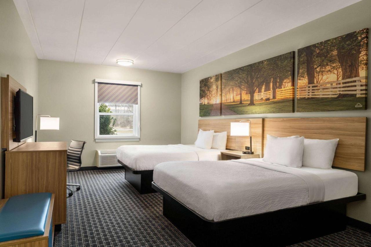 Days Inn & Suites By Wyndham Lancaster Amish Country Mountville Esterno foto
