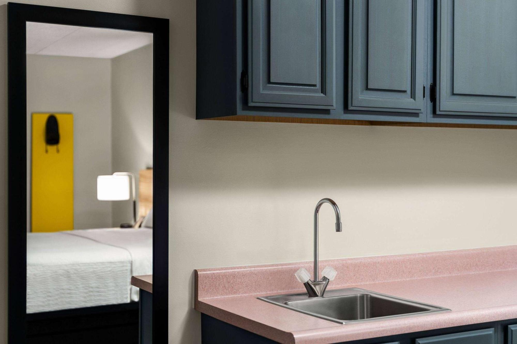 Days Inn & Suites By Wyndham Lancaster Amish Country Mountville Esterno foto