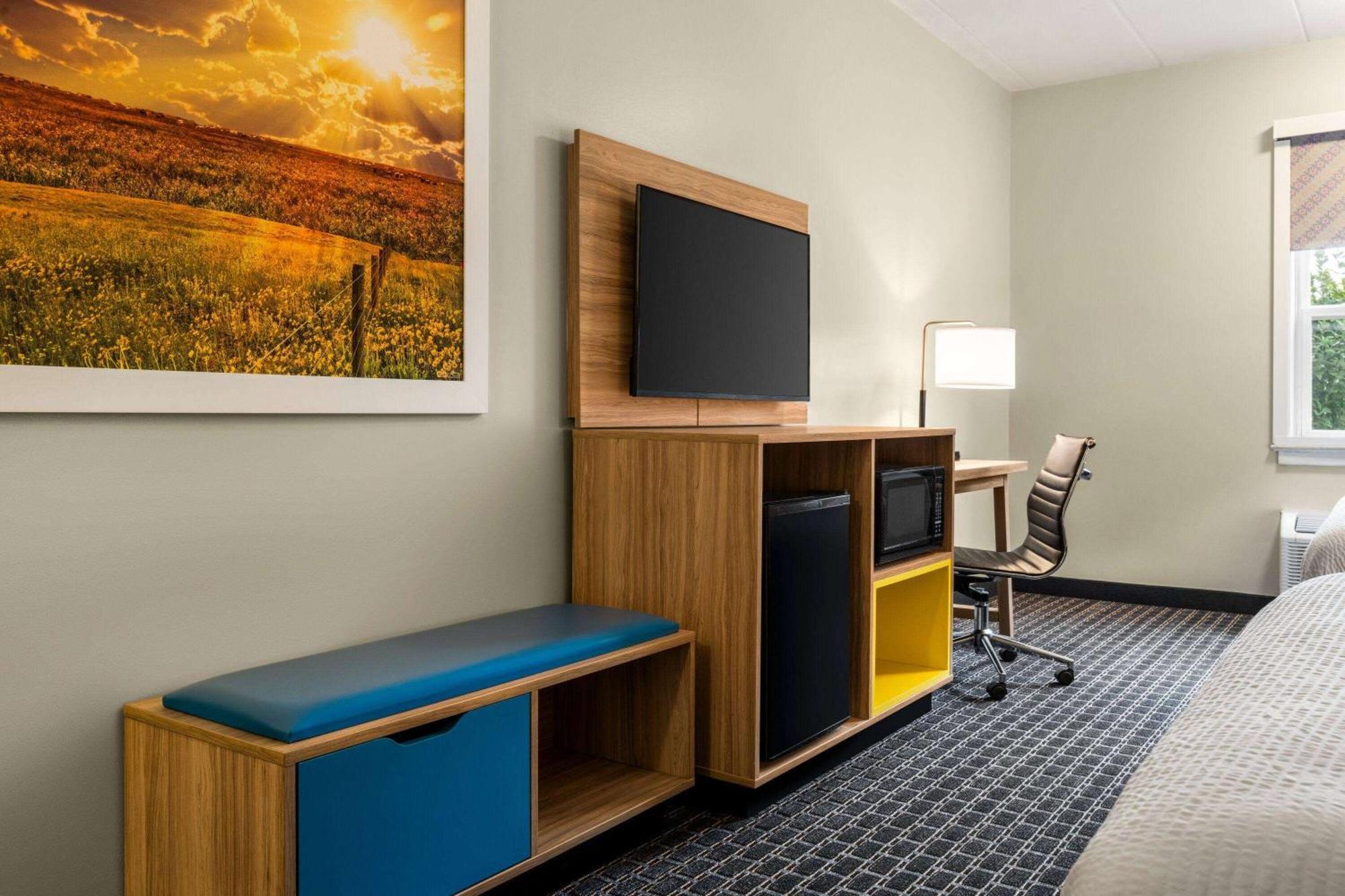 Days Inn & Suites By Wyndham Lancaster Amish Country Mountville Esterno foto