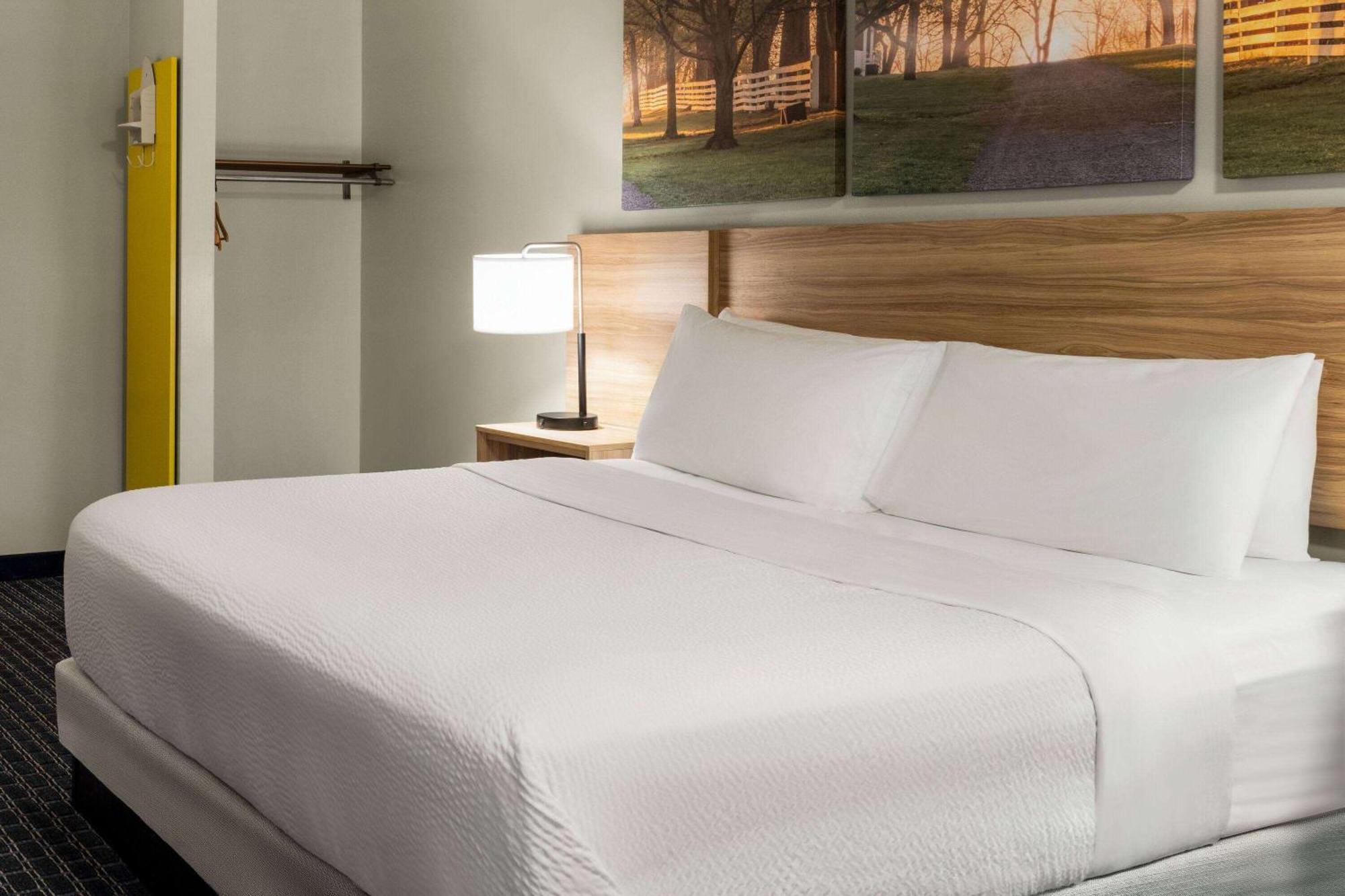 Days Inn & Suites By Wyndham Lancaster Amish Country Mountville Esterno foto
