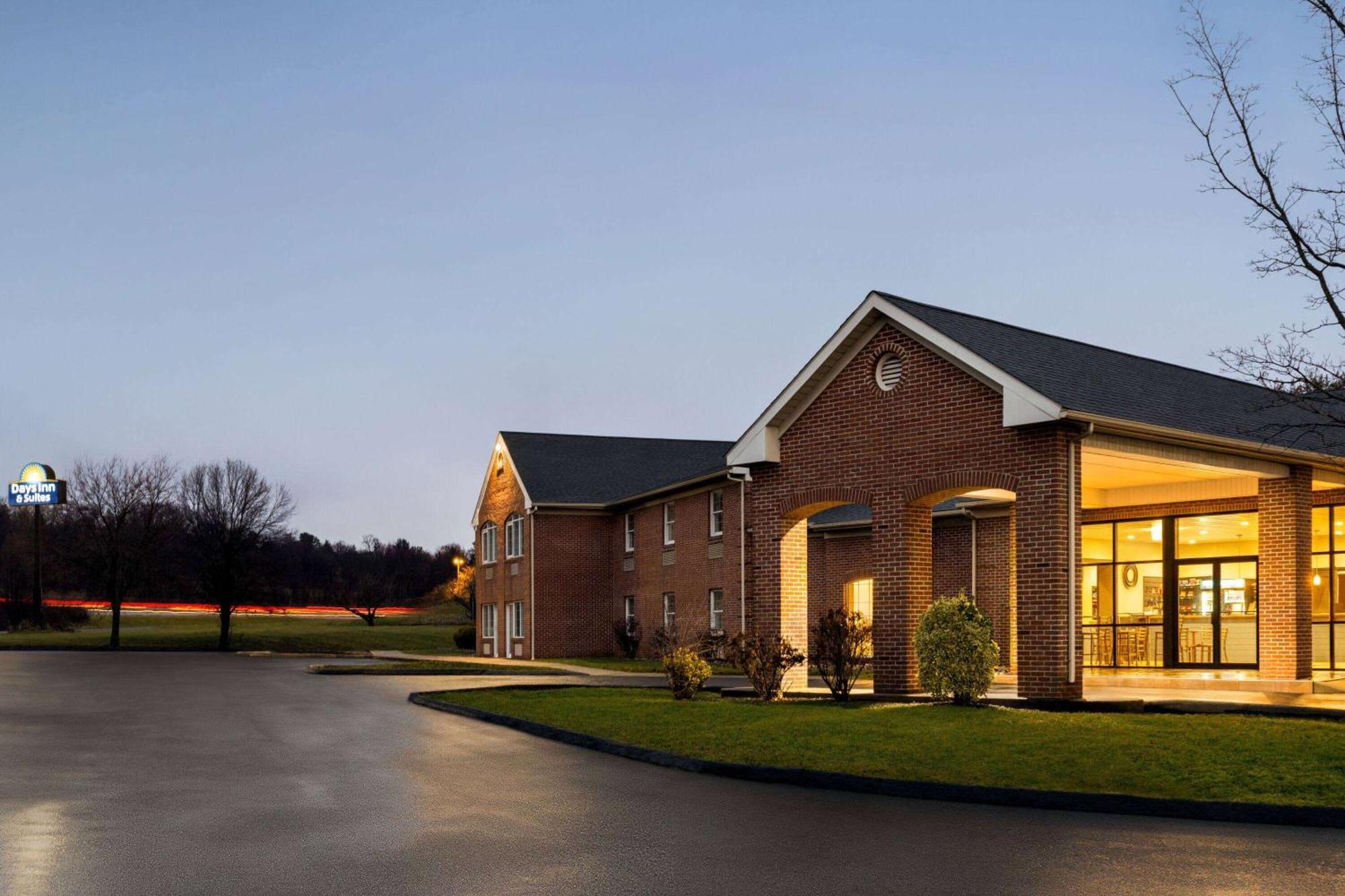 Days Inn & Suites By Wyndham Lancaster Amish Country Mountville Esterno foto