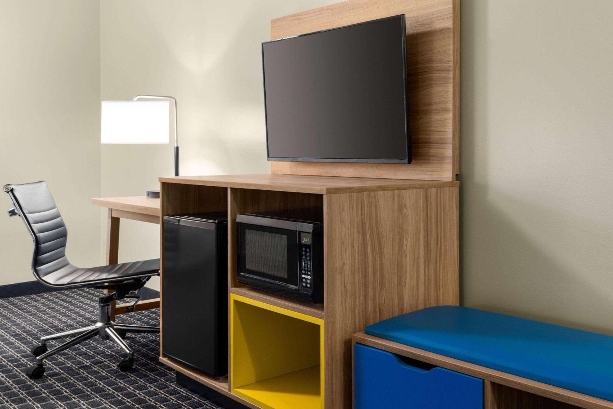 Days Inn & Suites By Wyndham Lancaster Amish Country Mountville Esterno foto
