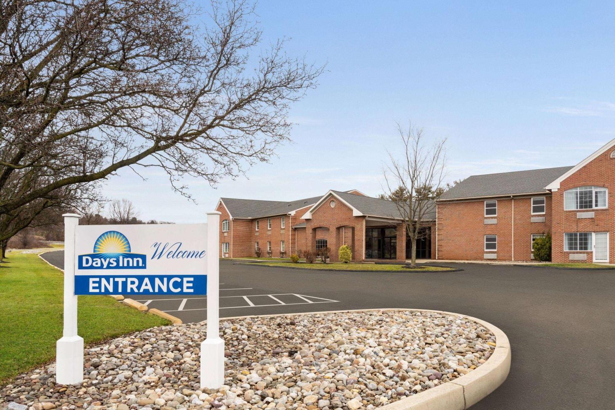 Days Inn & Suites By Wyndham Lancaster Amish Country Mountville Esterno foto