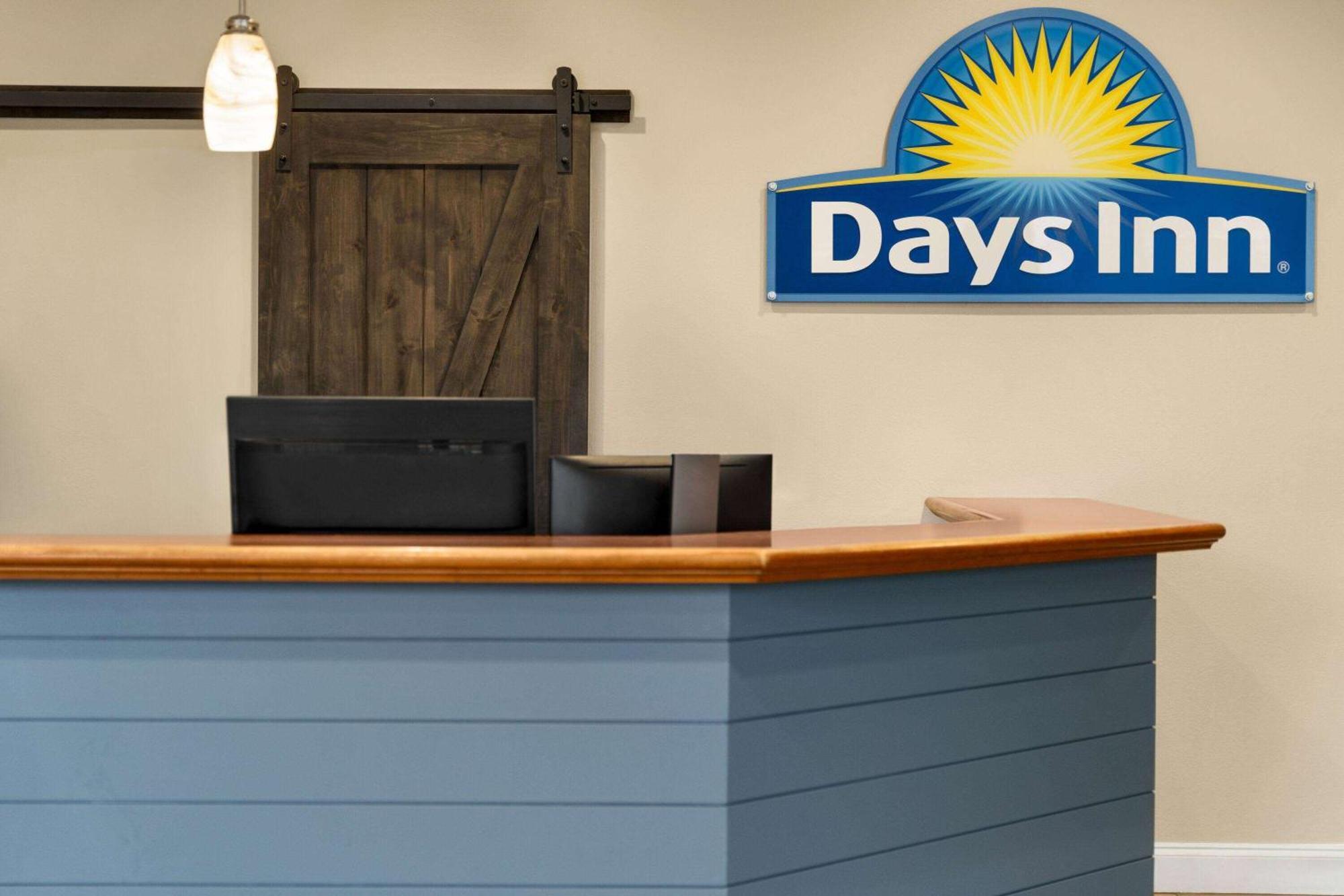 Days Inn & Suites By Wyndham Lancaster Amish Country Mountville Esterno foto